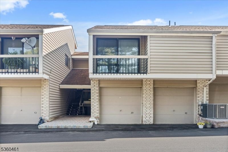 39 Hillside Ct
