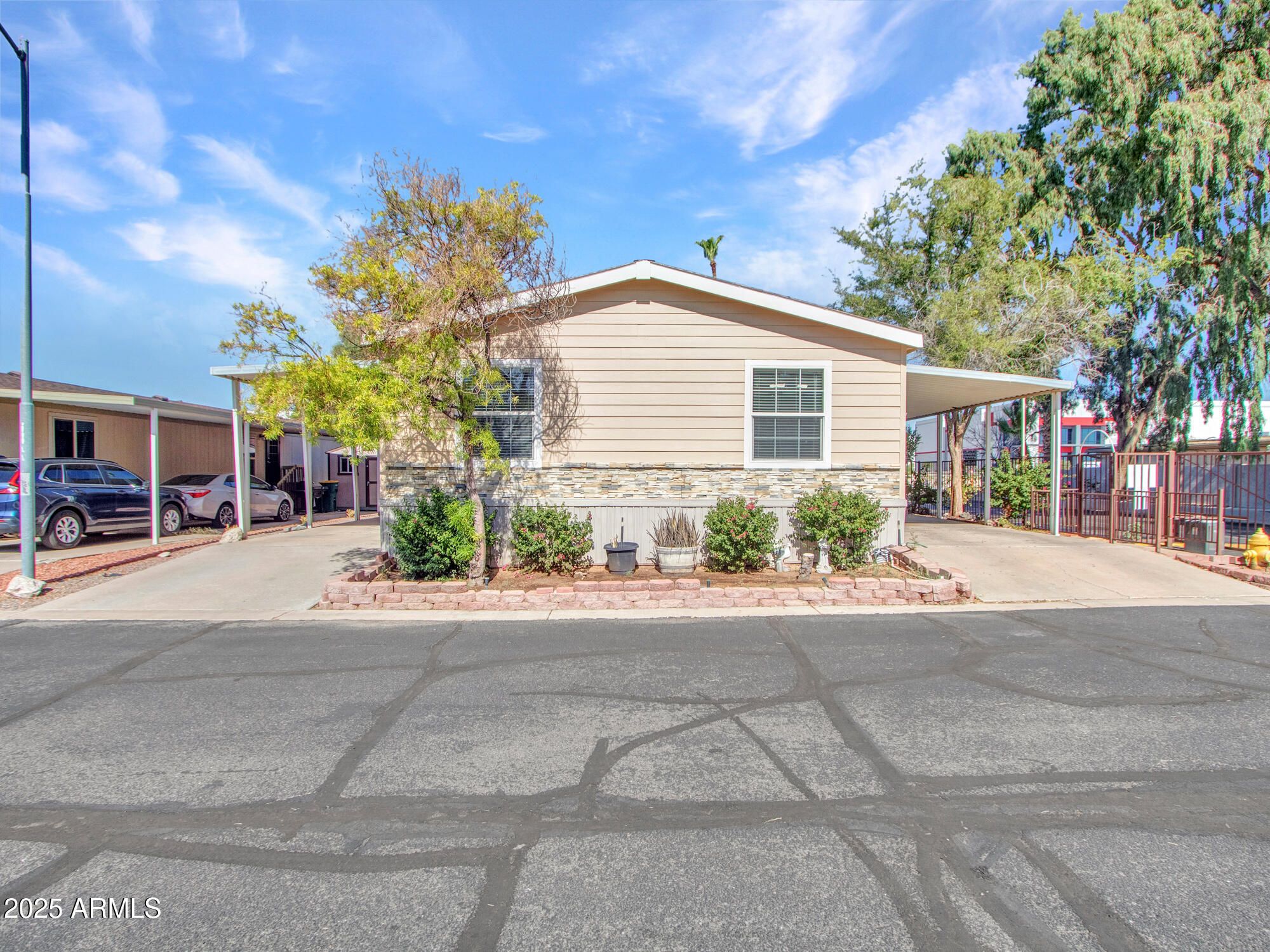 6227 N Litchfield Road 1