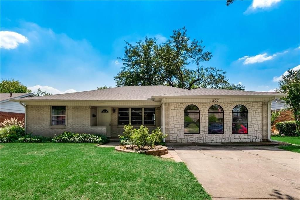 1207 Dearborn Drive