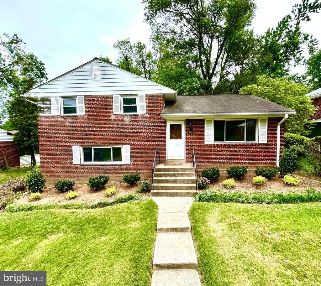 12115 Hunters Lane