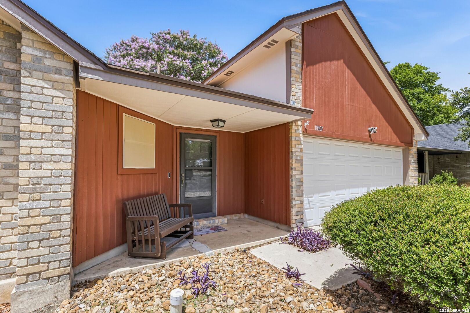 10907 Forest Farm