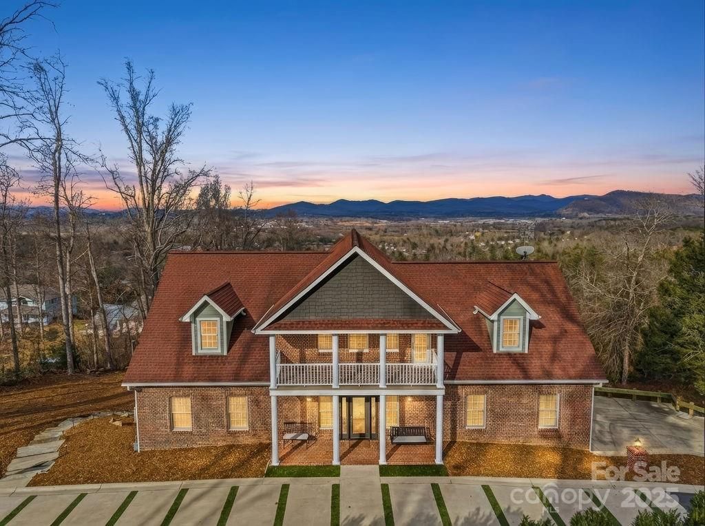 38 Sweetwater Oaks Drive