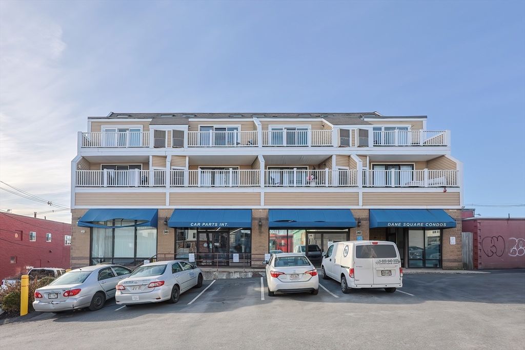 348 Rantoul Street 202