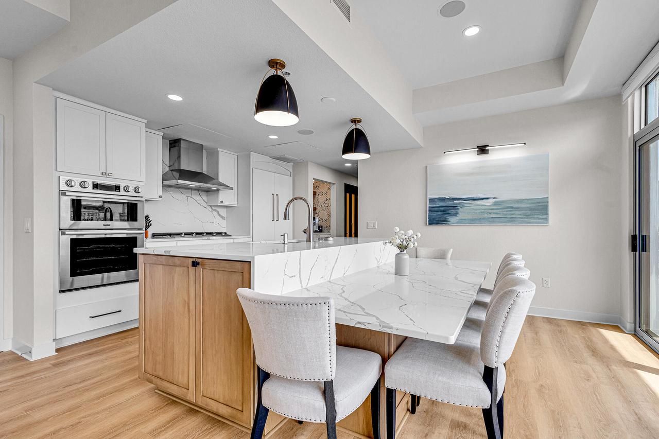 106 W Seeboth Street 512