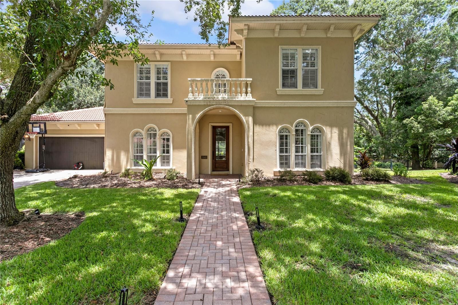 1940 Floresta View Drive