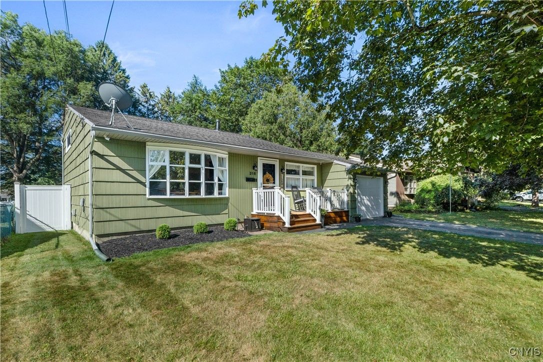 218 Deerfield Drive E