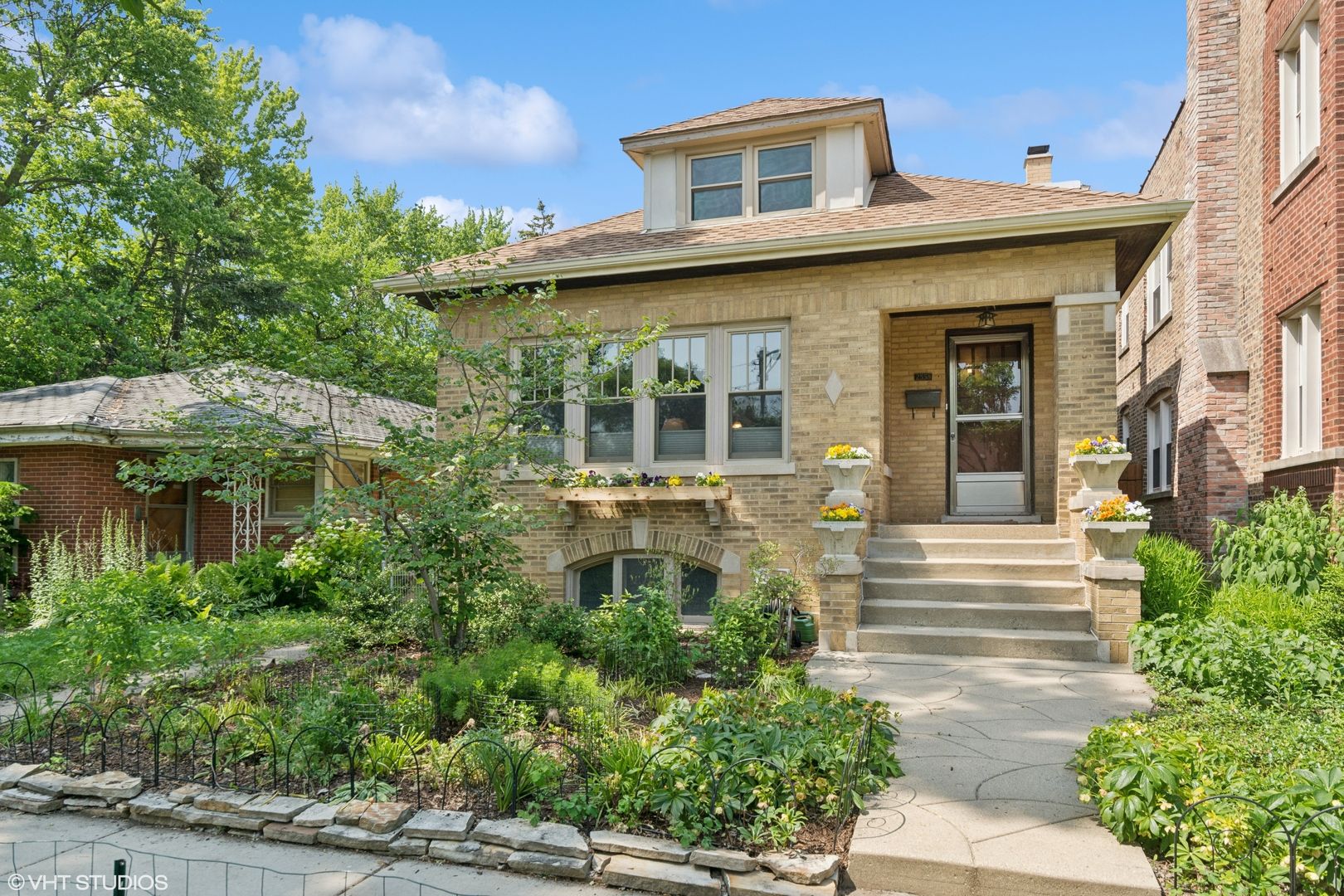 2558 W Cullom Avenue