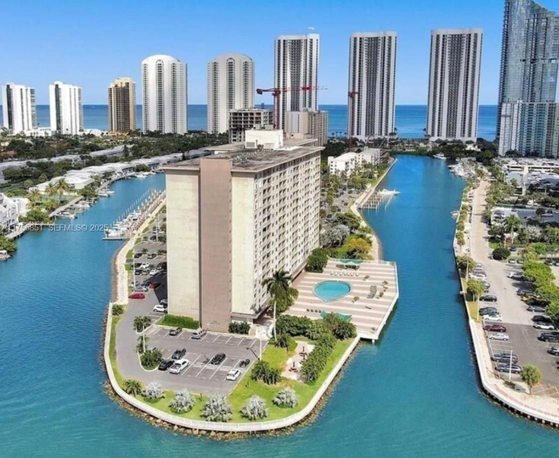 400 Kings Point Drive 810