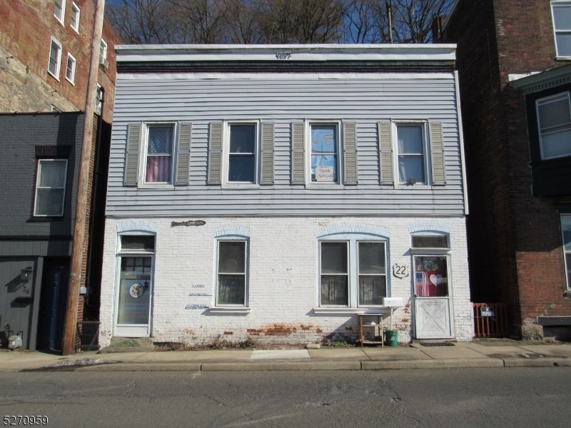 22 N Main St