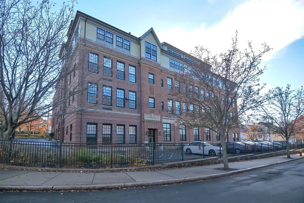 72 Ashland St 410
