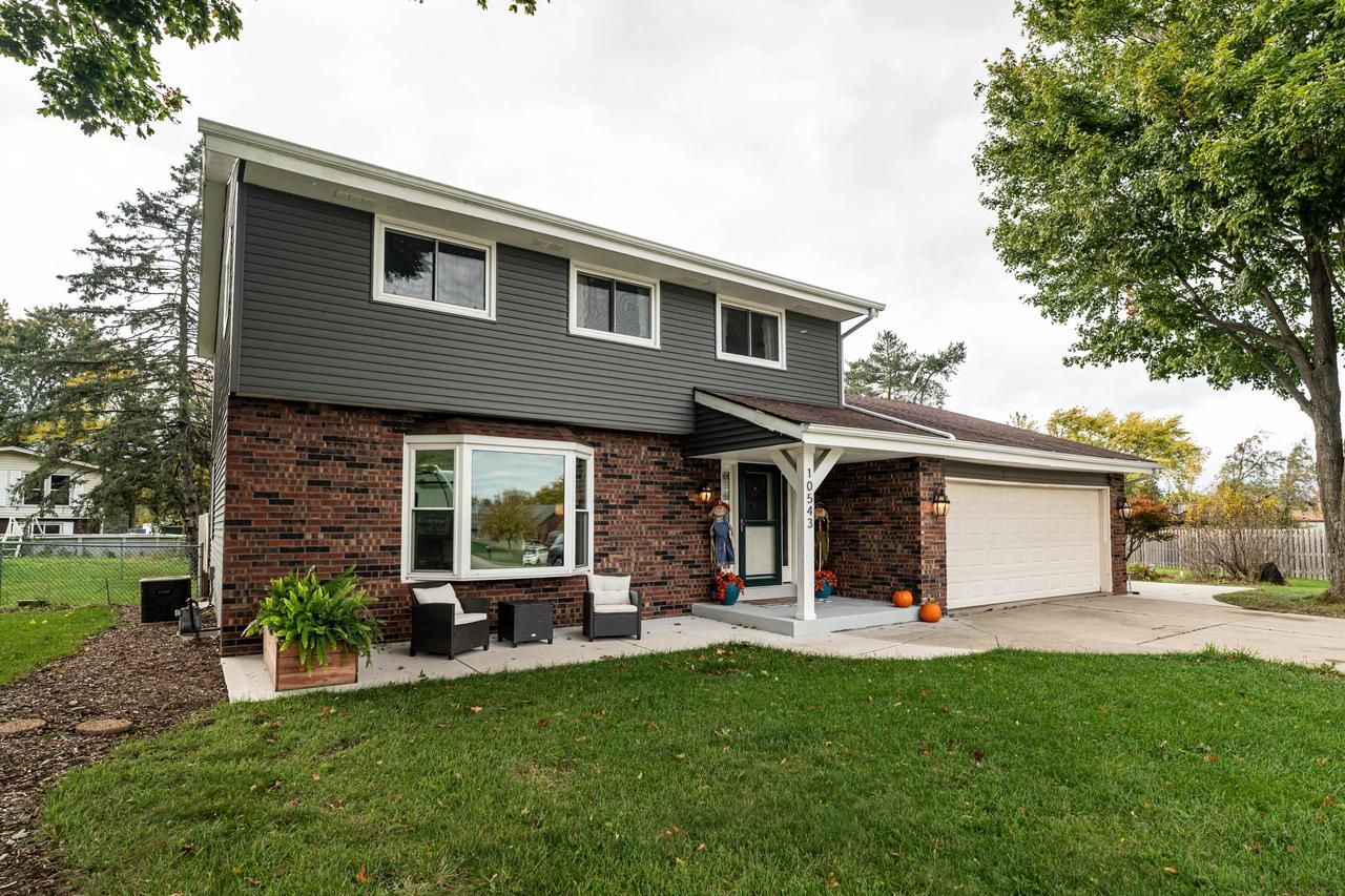 10543 Beacon Hill Court East