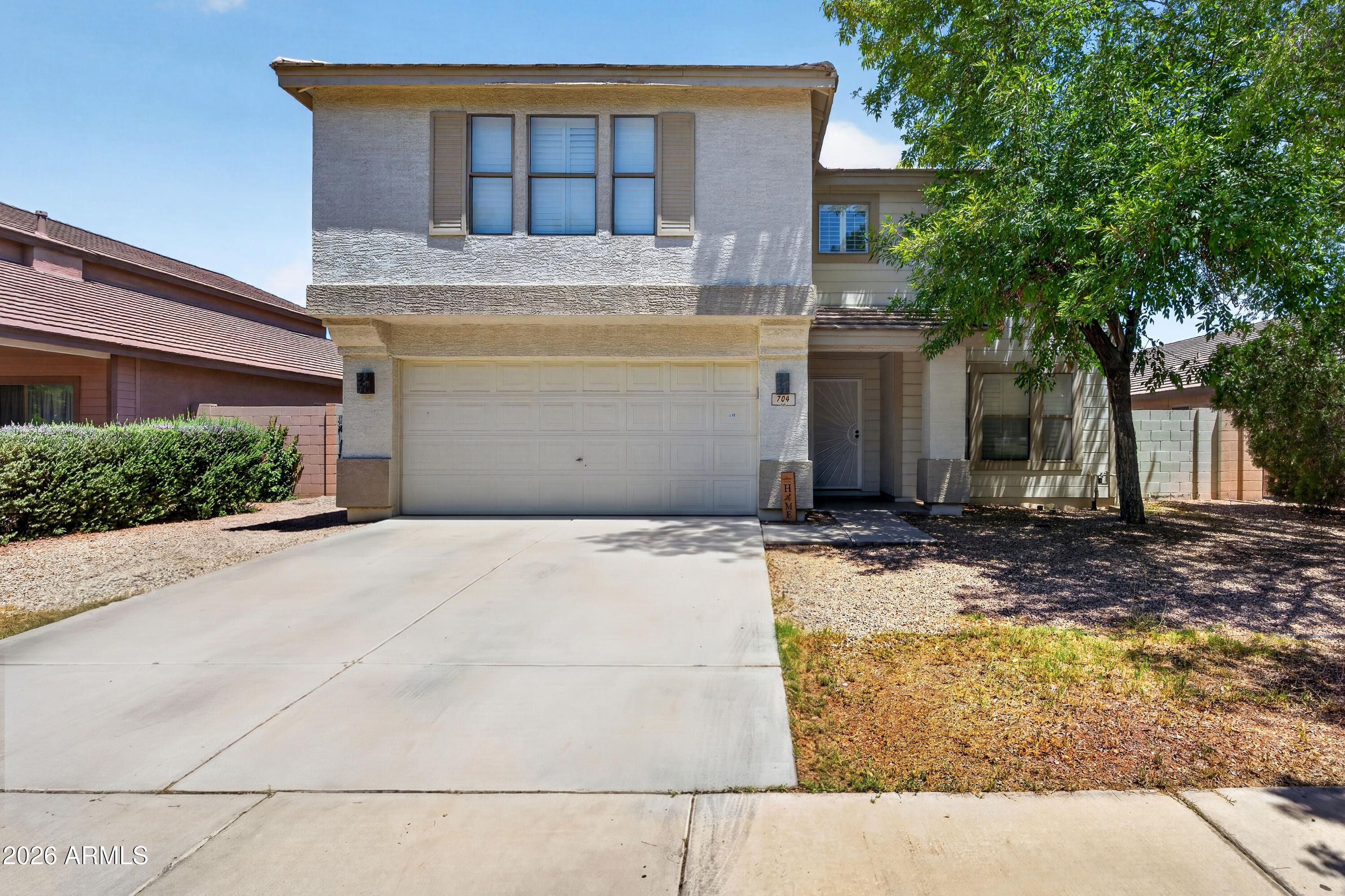 704 W La Pryor Lane