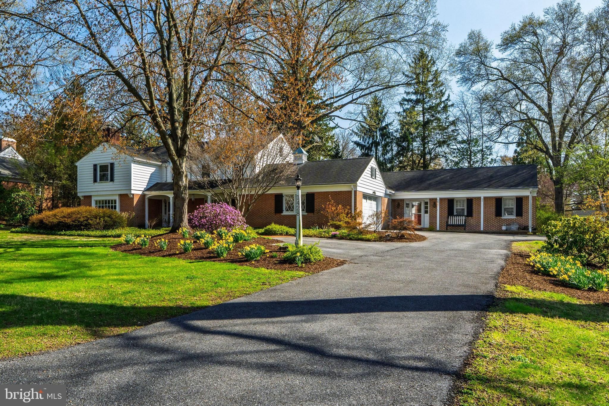 1428 Center Road