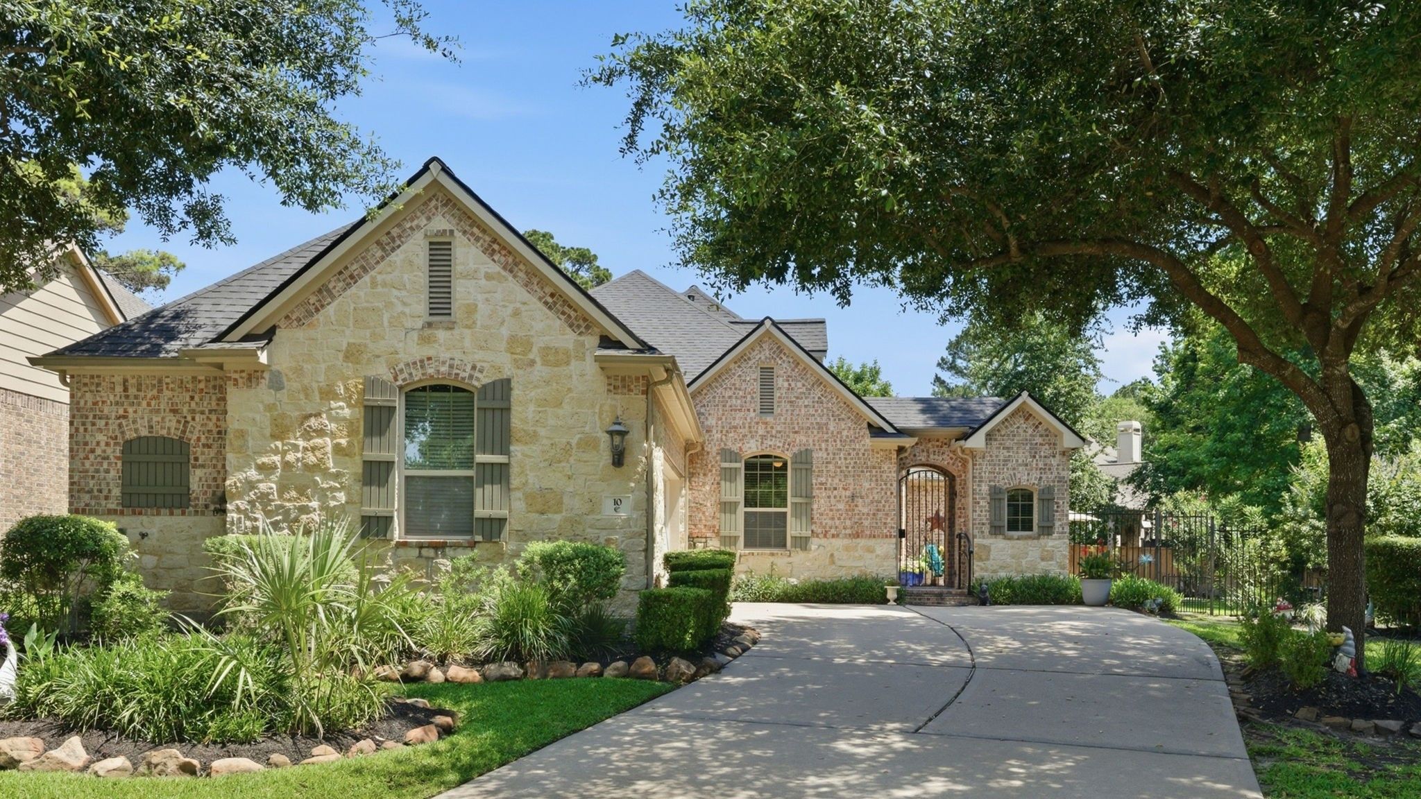 10 Little Falls Place