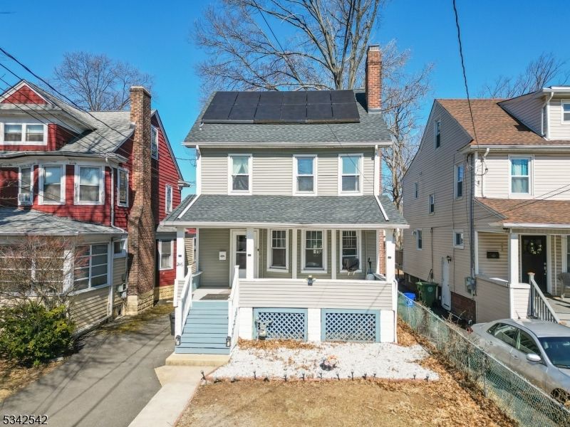 246 W 3rd Ave