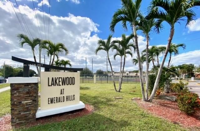 Lakewood At Emerald Hills Hollywood Fl Homes For Sale Real Estate Neighborhoods Com