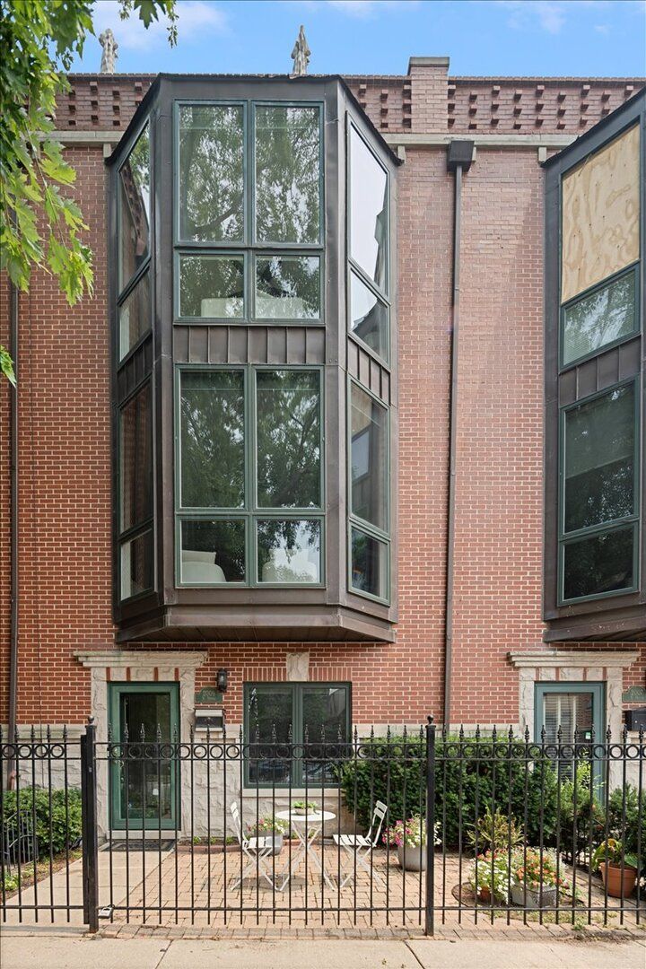 2009 N Hoyne Avenue