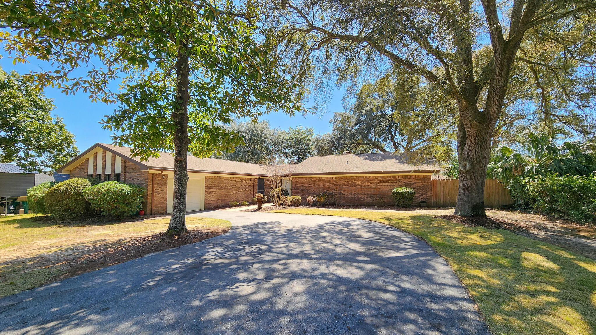 44 Maple Avenue