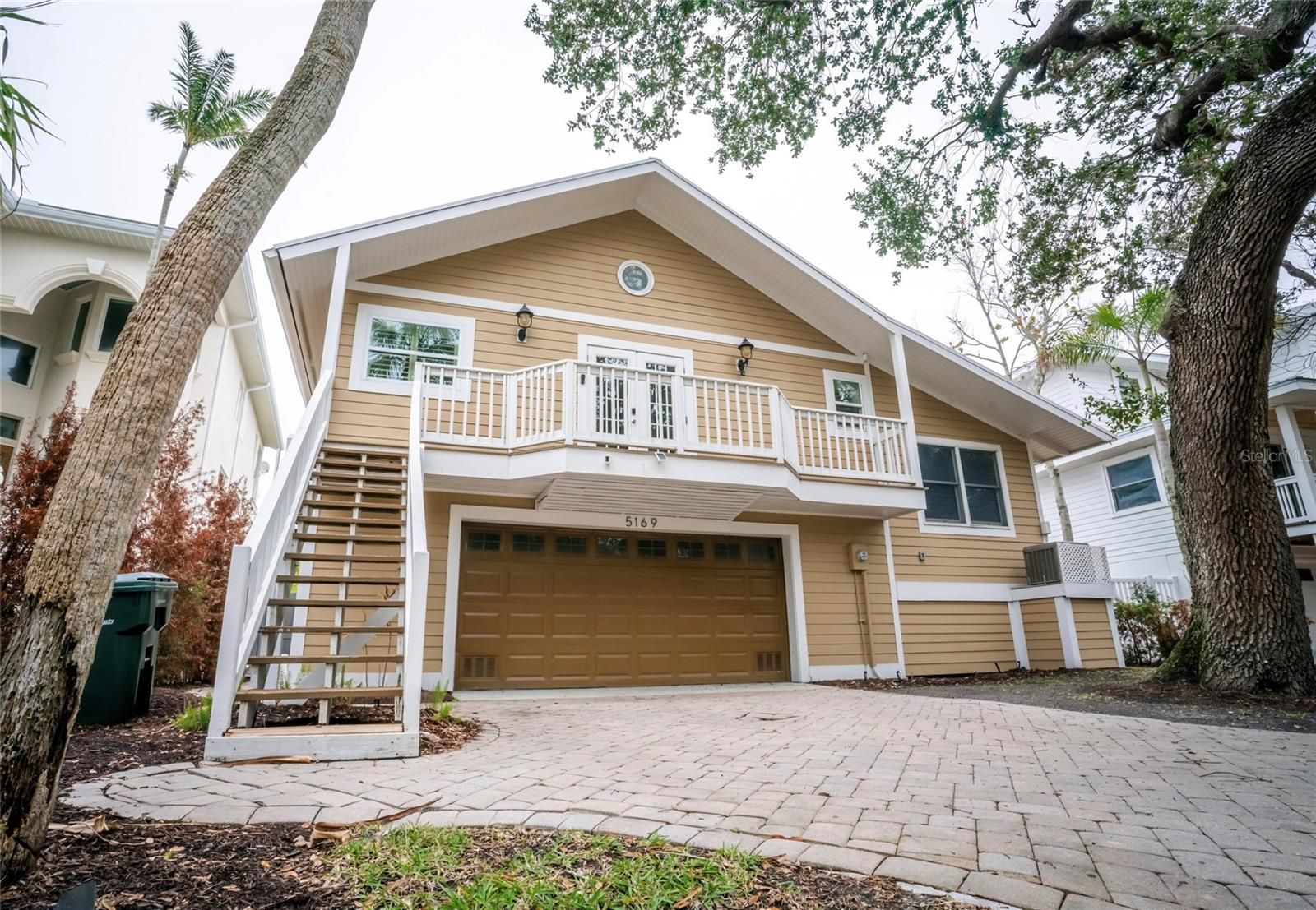 5169 Oxford Drive