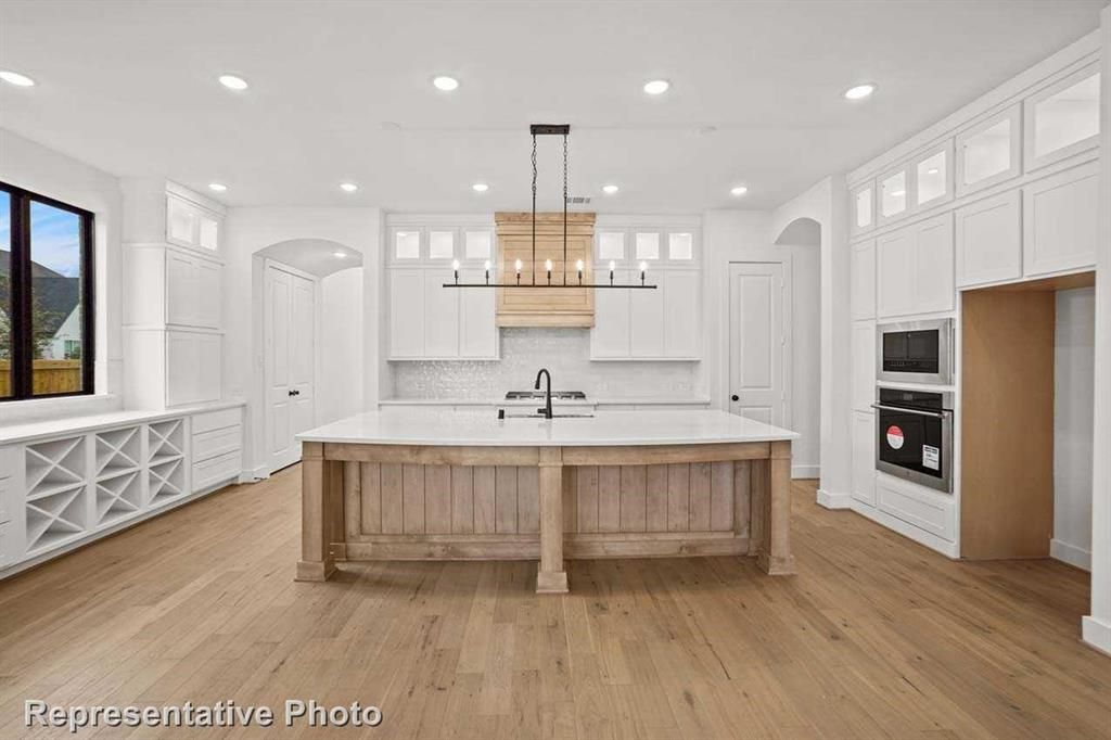 826 Shady Oaks Drive