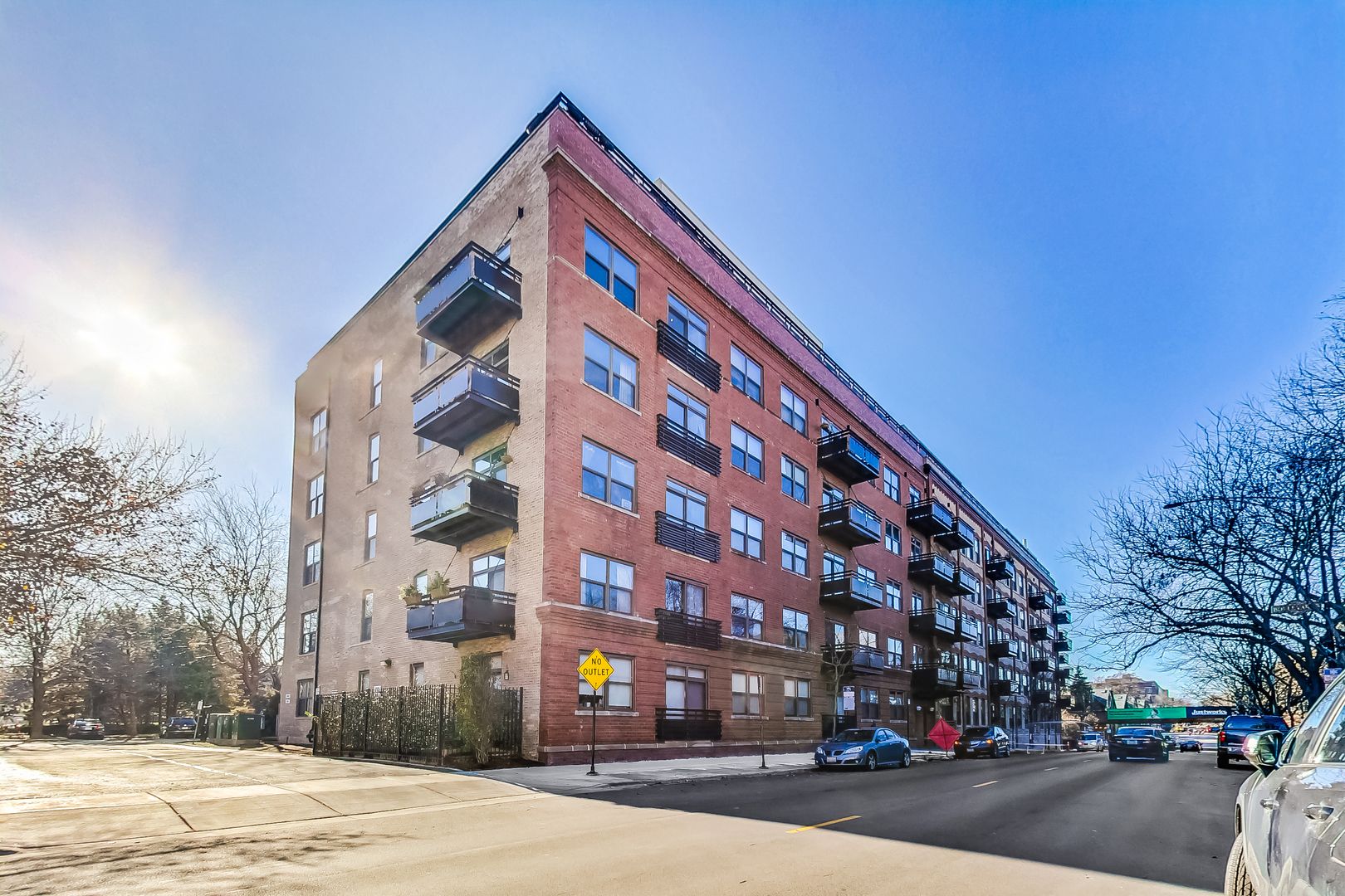 1735 W Diversey Parkway 520