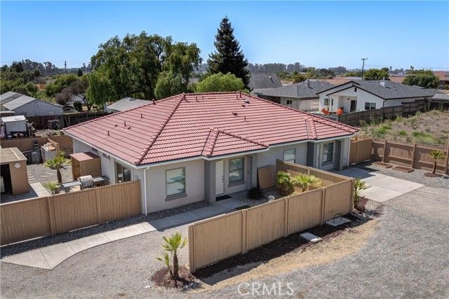 200 N Avocado Avenue