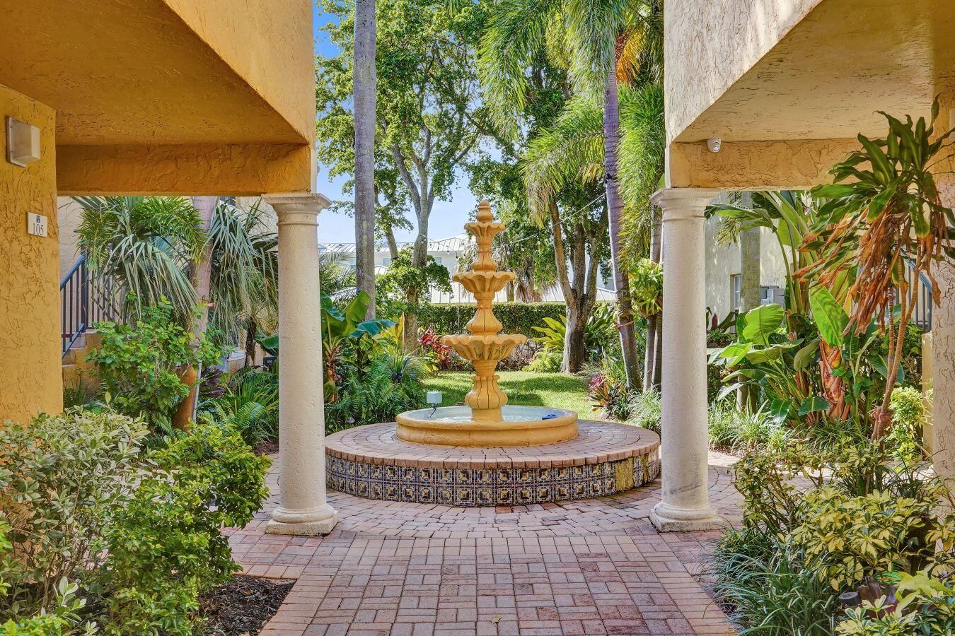 1020 Lake Shore Drive 105