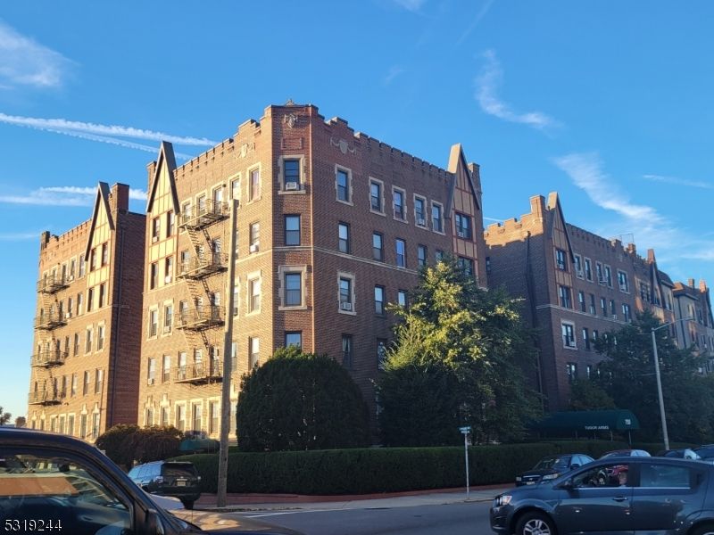 755 Anderson Ave 4H
