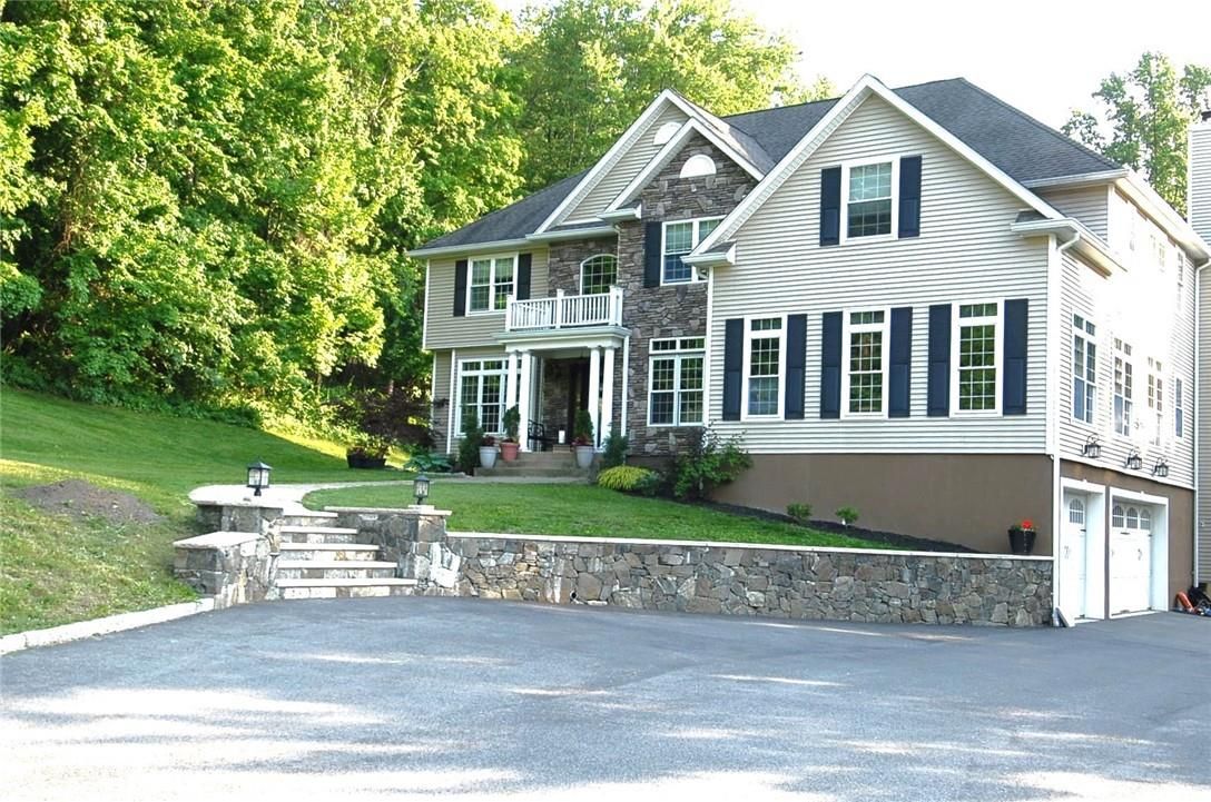8 Long Hill Road
