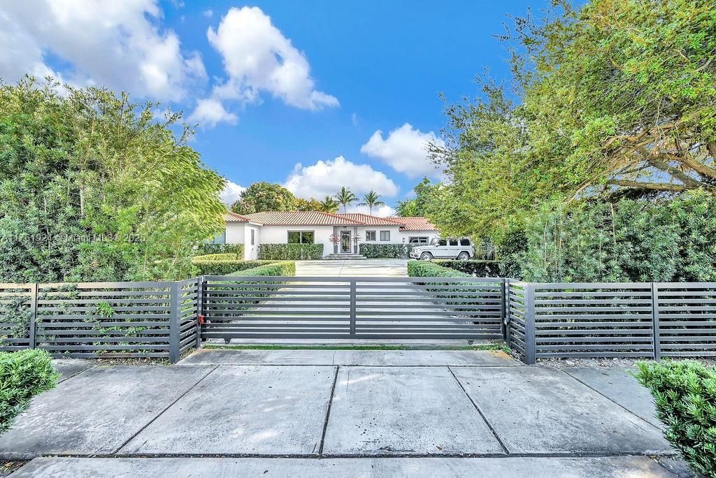 1098 Hunting Lodge Dr