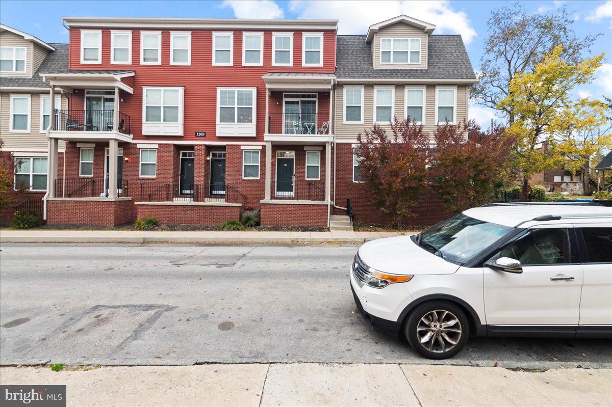 1205 Green Street 106