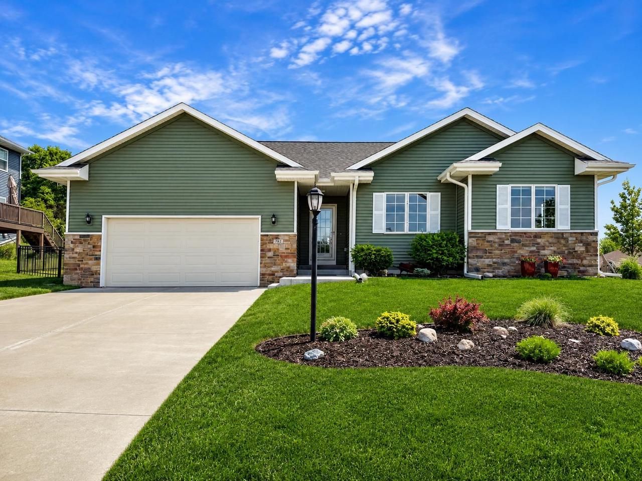 782 N Waveland Road