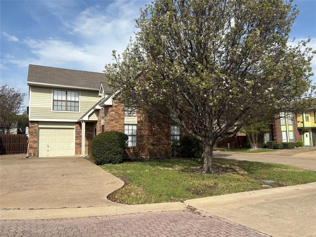 500 Button Willow Court