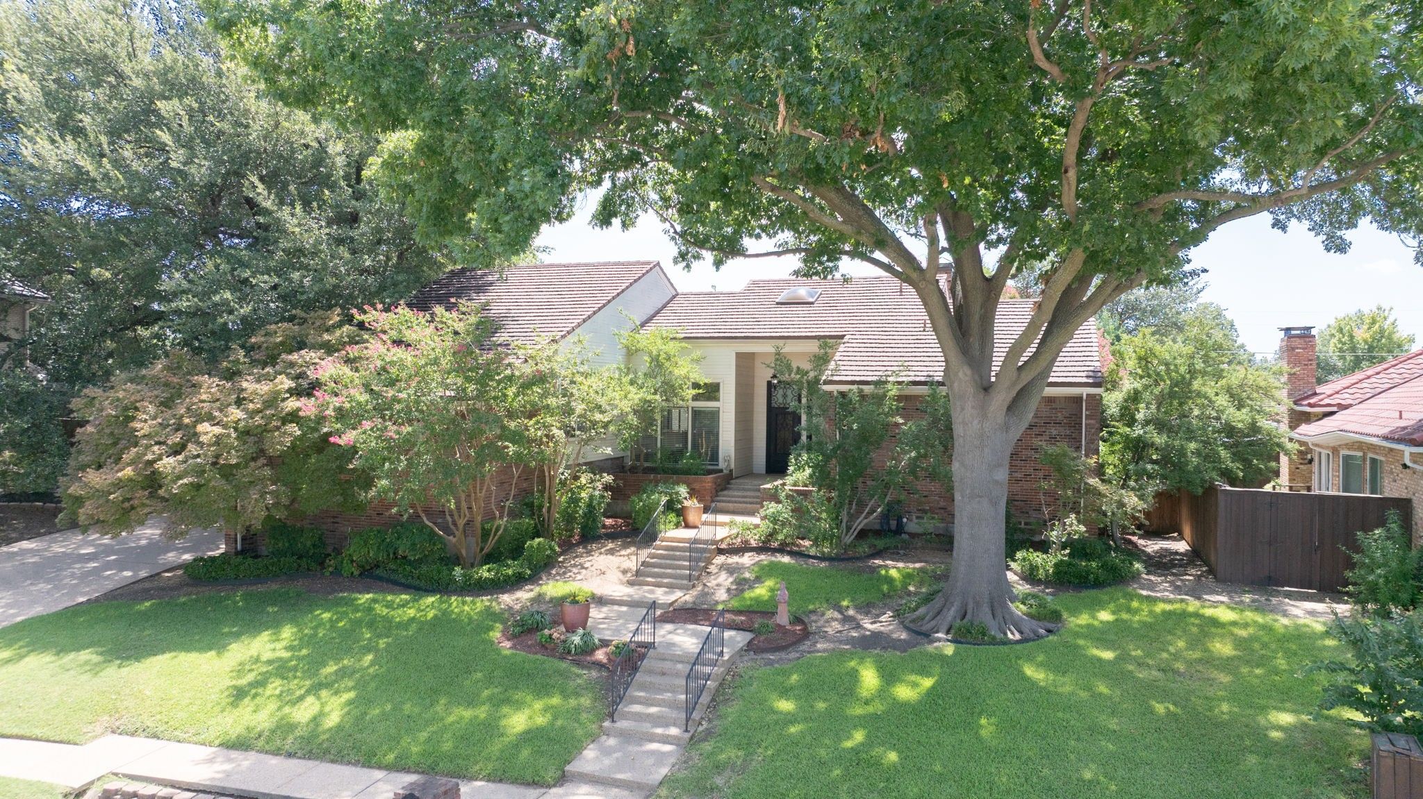 1424 Travis Circle S