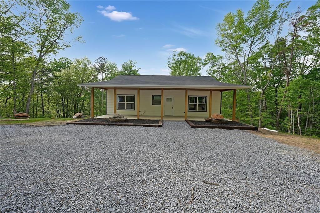 2562 Ravencliff Road