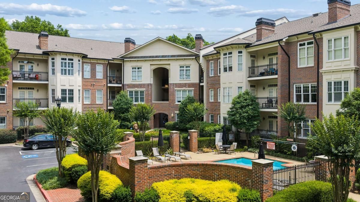 825 Highland Lane Ne 1111