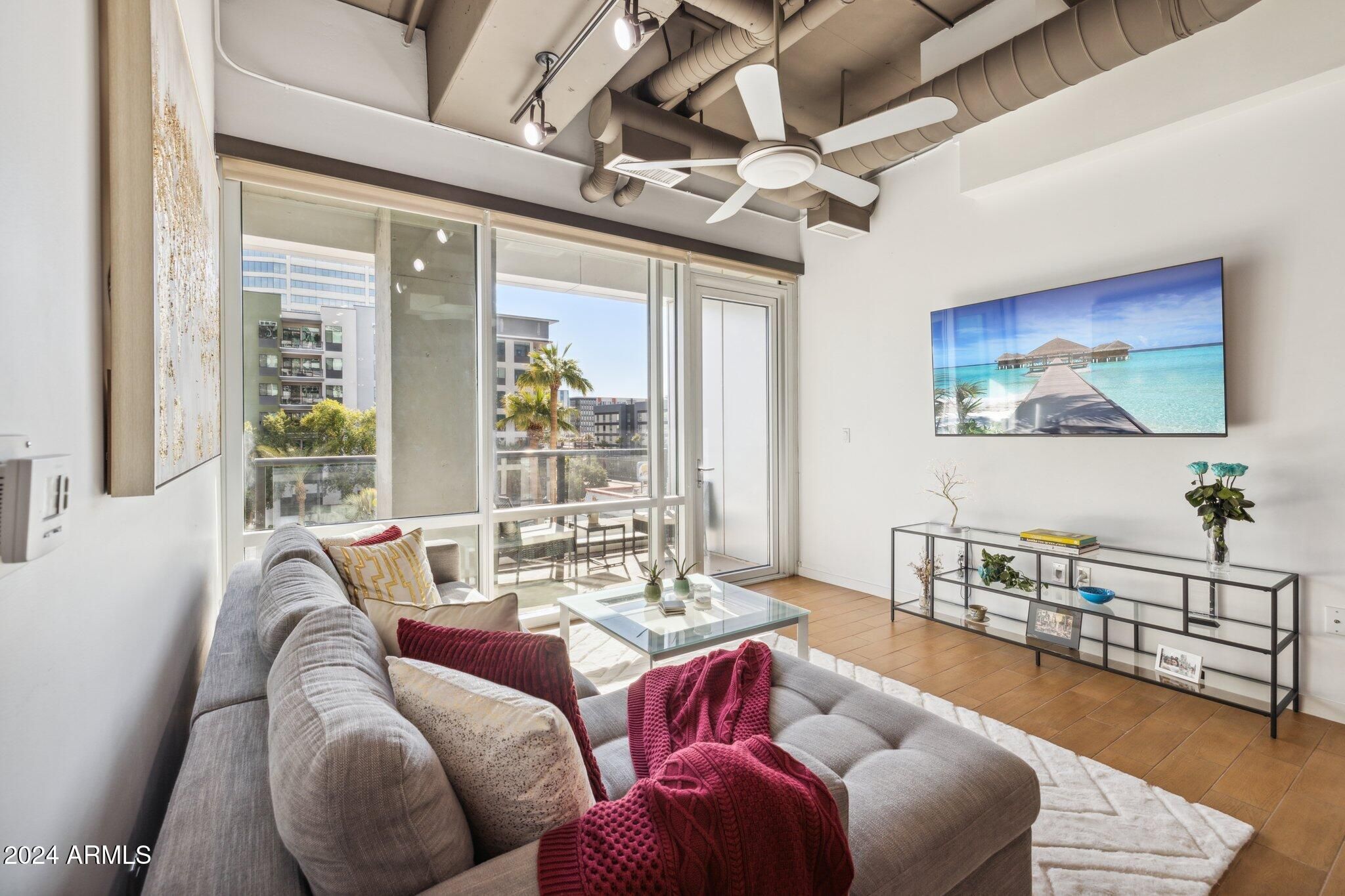 1 E Lexington Avenue 302