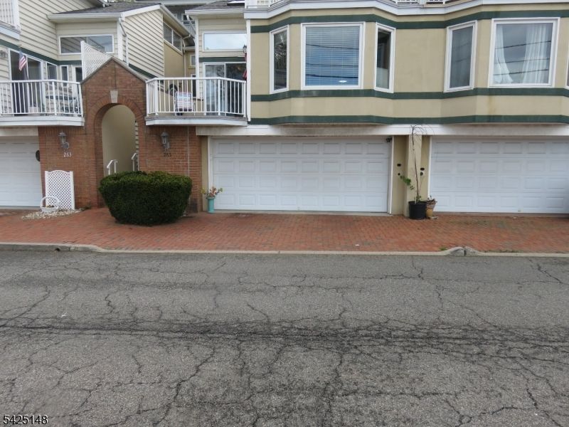 265 Front St