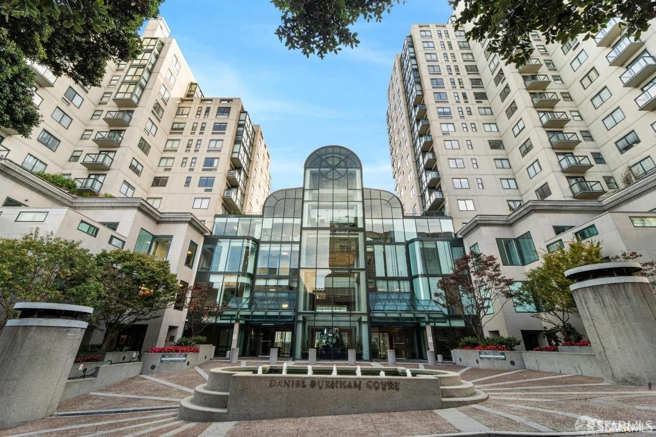 1 Daniel Burnham Court 816