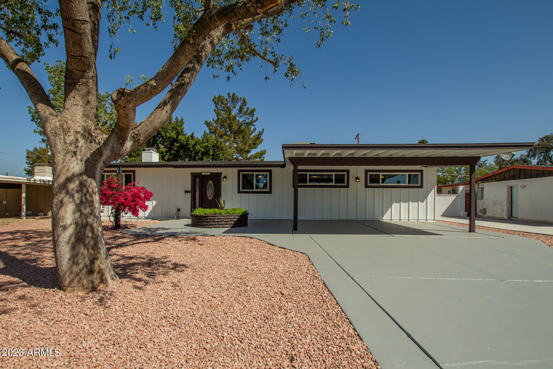 1026 E Alameda Drive