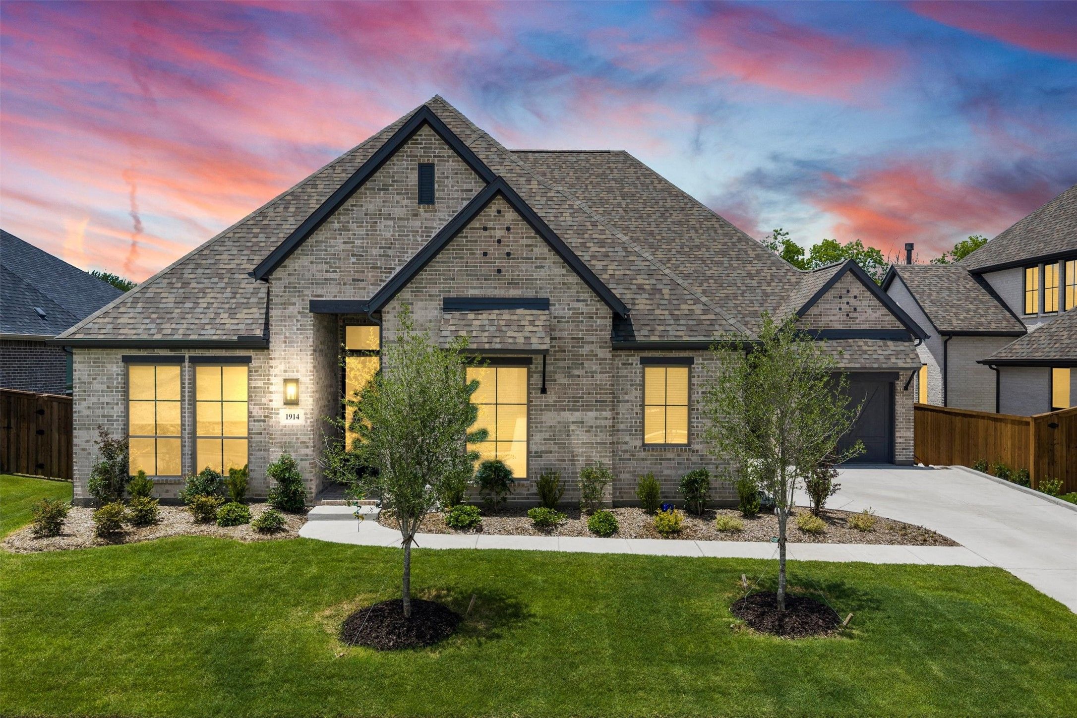 1914 Benedetto Way
