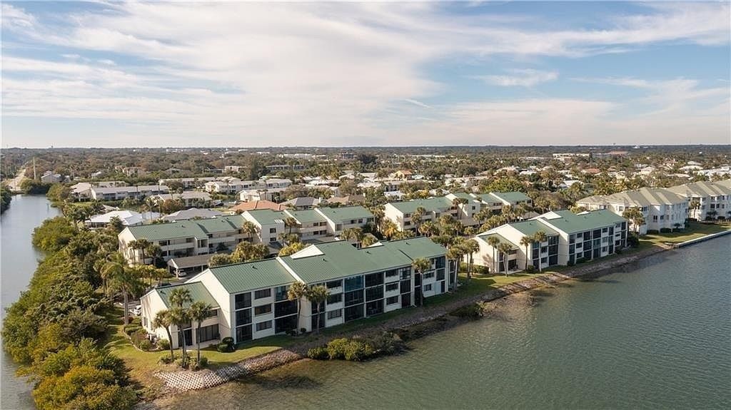 1845 Tarpon Lane G305