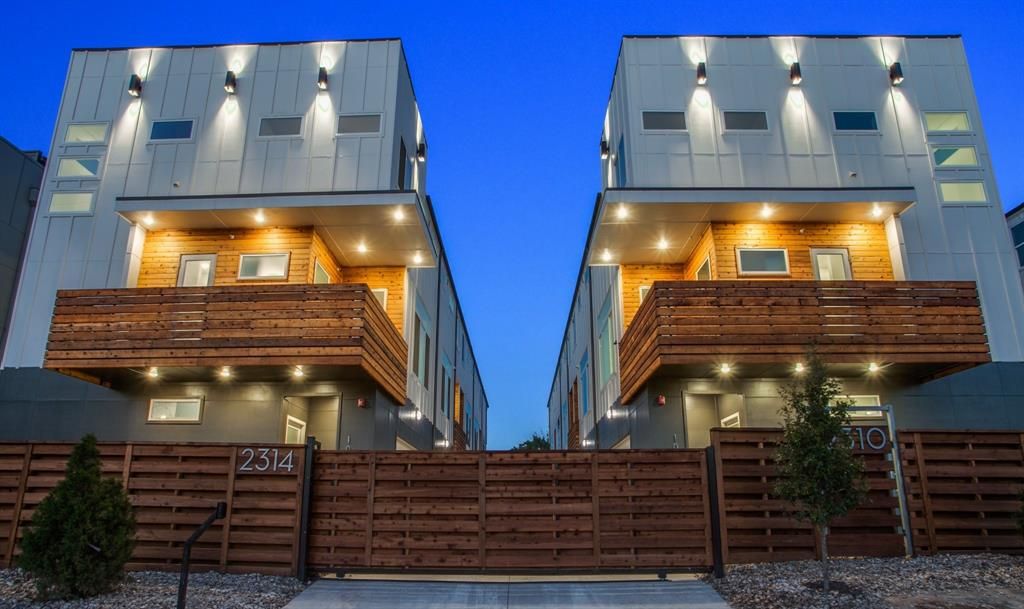 2314 N Carroll Avenue 102