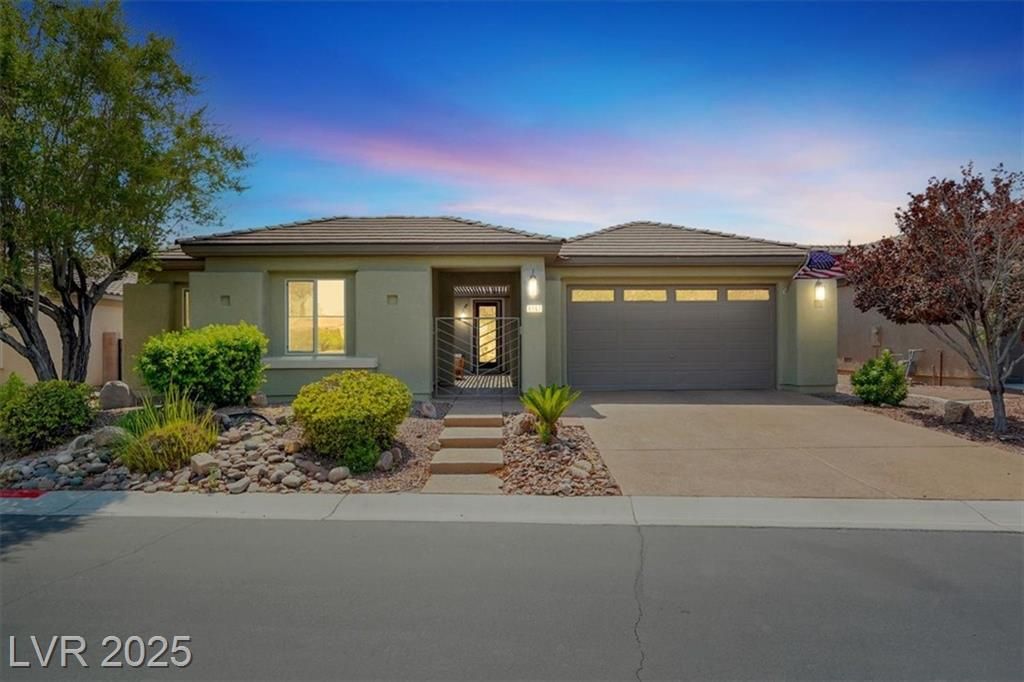 8161 Bay Colony Street