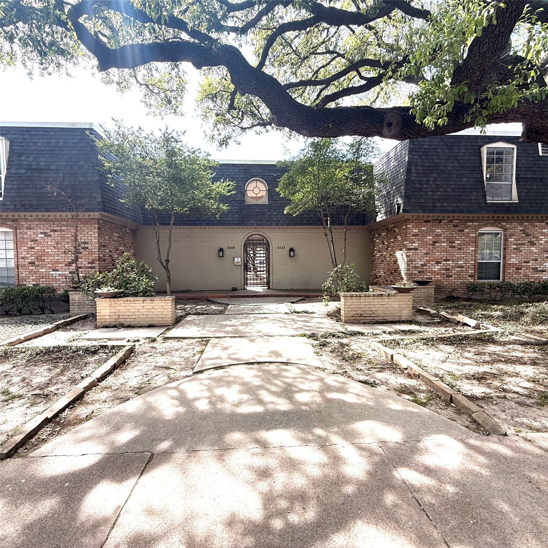 5323 Fleetwood Oaks Avenue 256