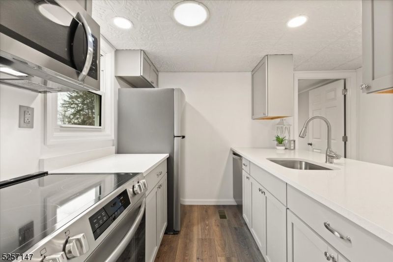 4 Watergate Dr
