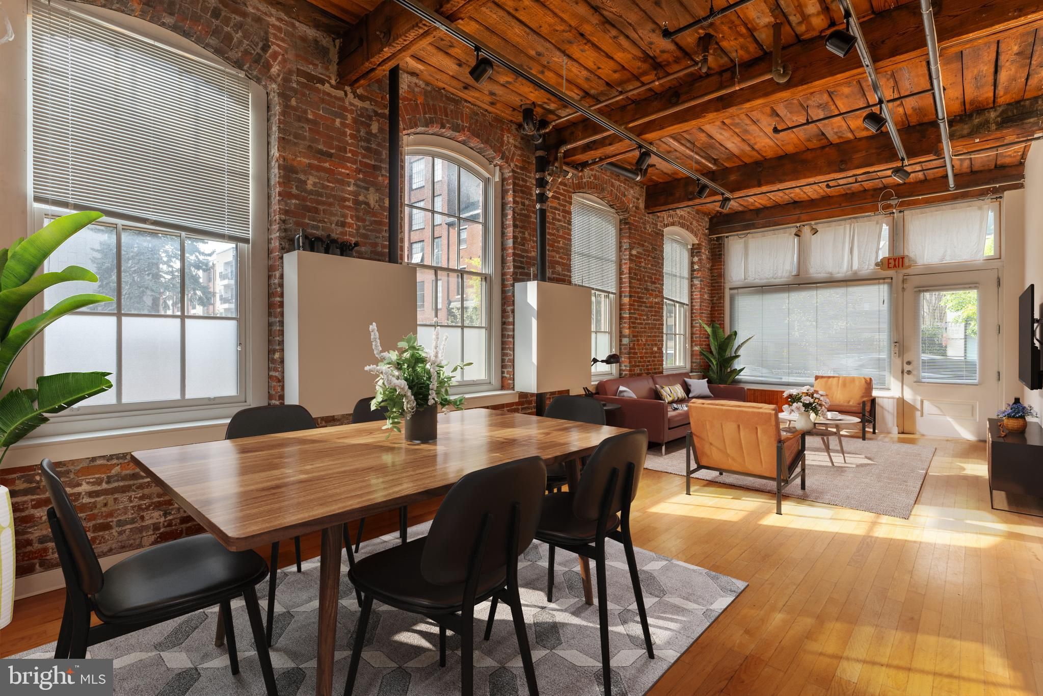 320 Race Street 00 1