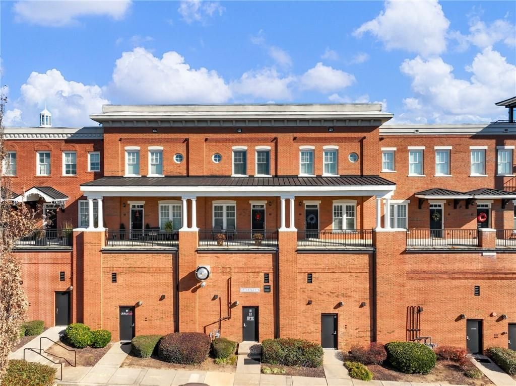 3930 Charleston Market Street 221