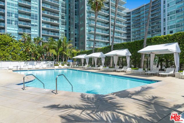 13700 Marina Pointe Drive 1126