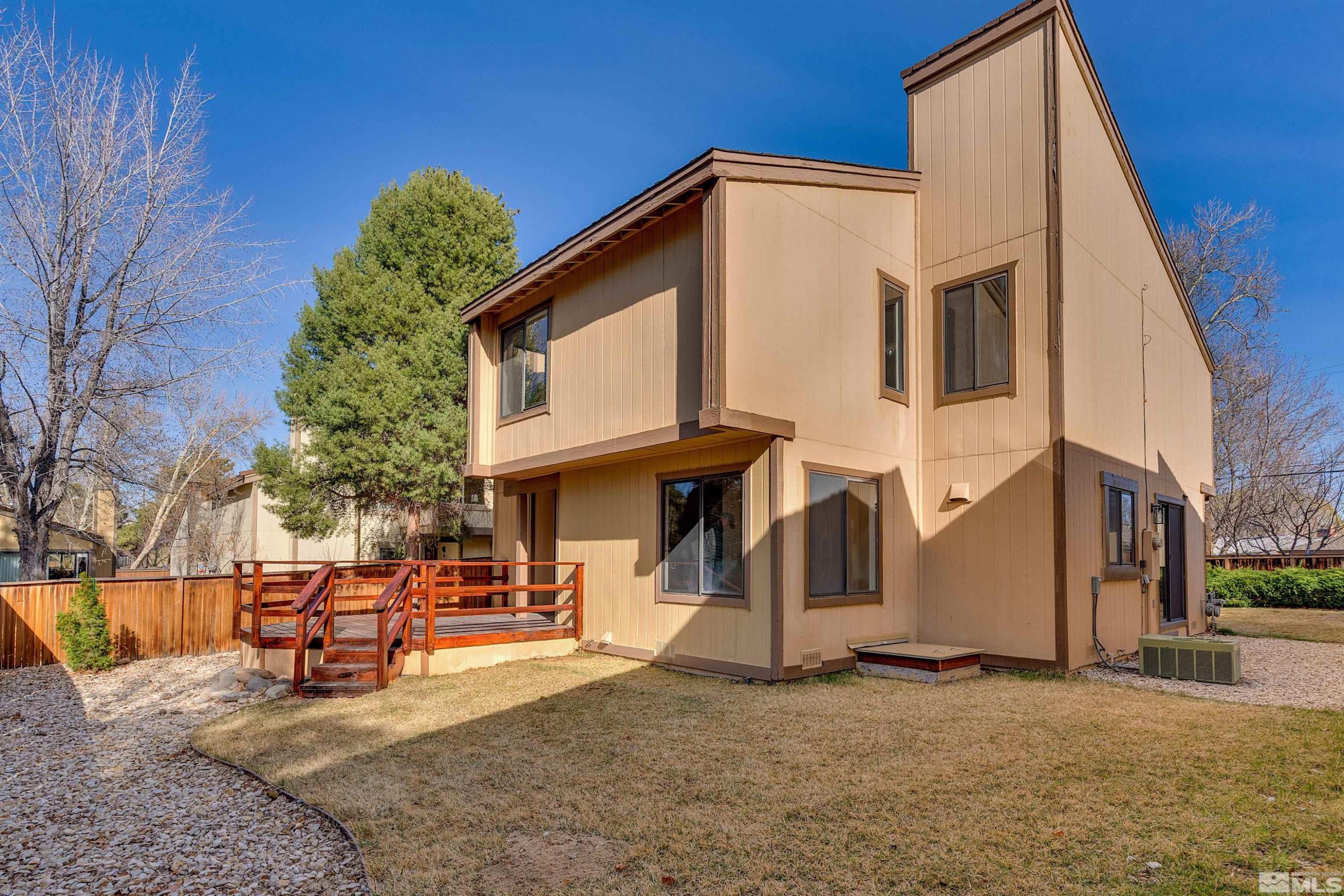 350 E Riverview Circle